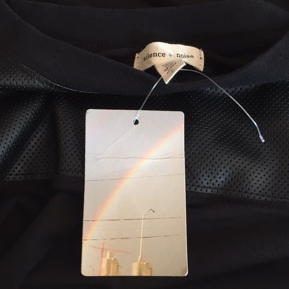 Silence + Noise black short sleeve top - Picture 2 of 7